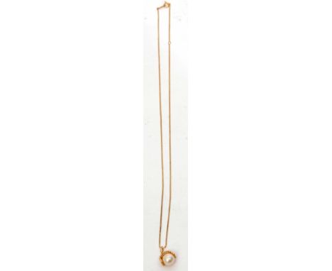 High grade yellow metal and cultured pearl pendant, the design with a single cultured pearl, 8mm diam, in a bead work mesh mo