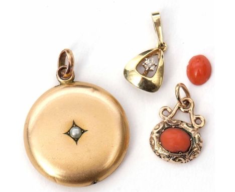 Mixed Lot: stamped 585 triangular shaped open work pendant, the centre set with a small 8-cut diamond, 0.01ct, an antique rol