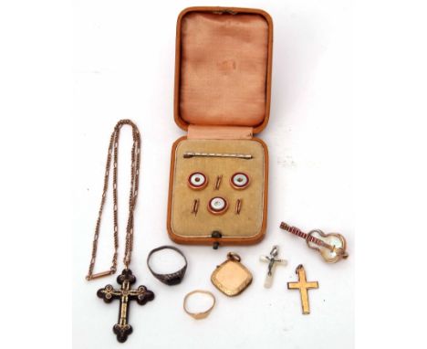 Mixed Lot: a pique cruciform pendant on a yellow metal chain, a 9ct stamped ring, a vintage guitar brooch with mother of pear