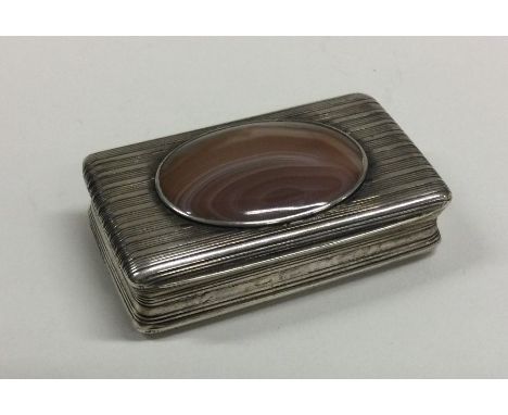 A heavy Georgian silver hinged top snuff box with oval banded agate panel. Birmingham. By SI. Approx. 83 grams. Est. £200 - £