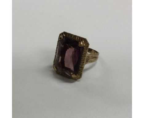 A heavy 9 carat amethyst single stone ring. Approx. 7 grams. Est. £30 - £50.