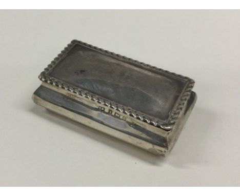 A good quality shaped silver snuff box. Birmingham 1901. Approx. 44 grams. Est. £35 - £40.