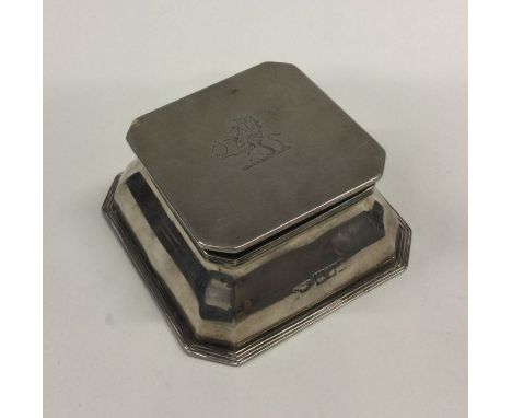 A good square silver inkwell with lion crest to top and glass liner. London. Approx. 308 grams. Est. £120 - £150.