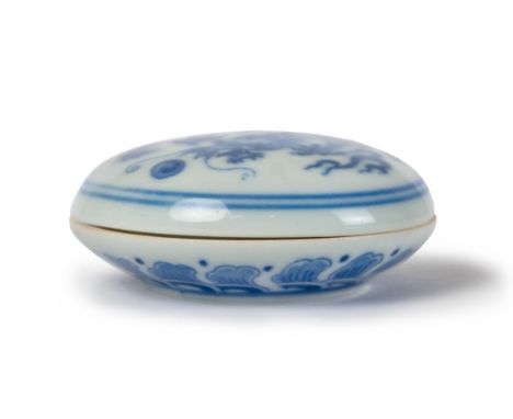 A blue and white dragon paste box, lid bearing a  double ring, the bottom portion with wave motifs  and a four-character mark