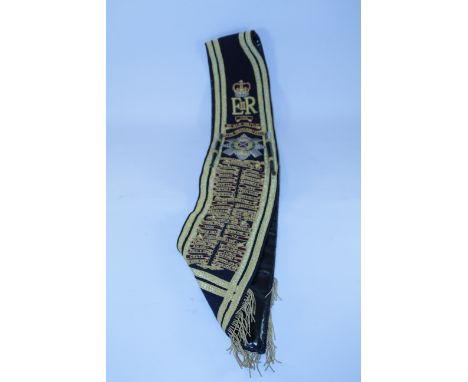 ERII 'The Black Watch Royal Highland Regt.' Drum Major's gold braid sash with ebony and silver miniature drumsticks Condition