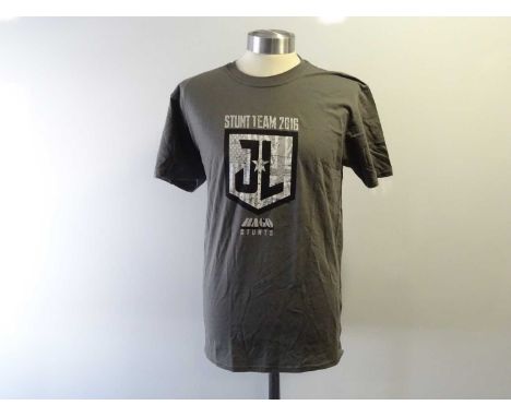Film / Production Crew Issued Clothing: JUSTICE LEAGUE - grey 'XL' t-shirt PROVENANCE: These came from a private vendor who w