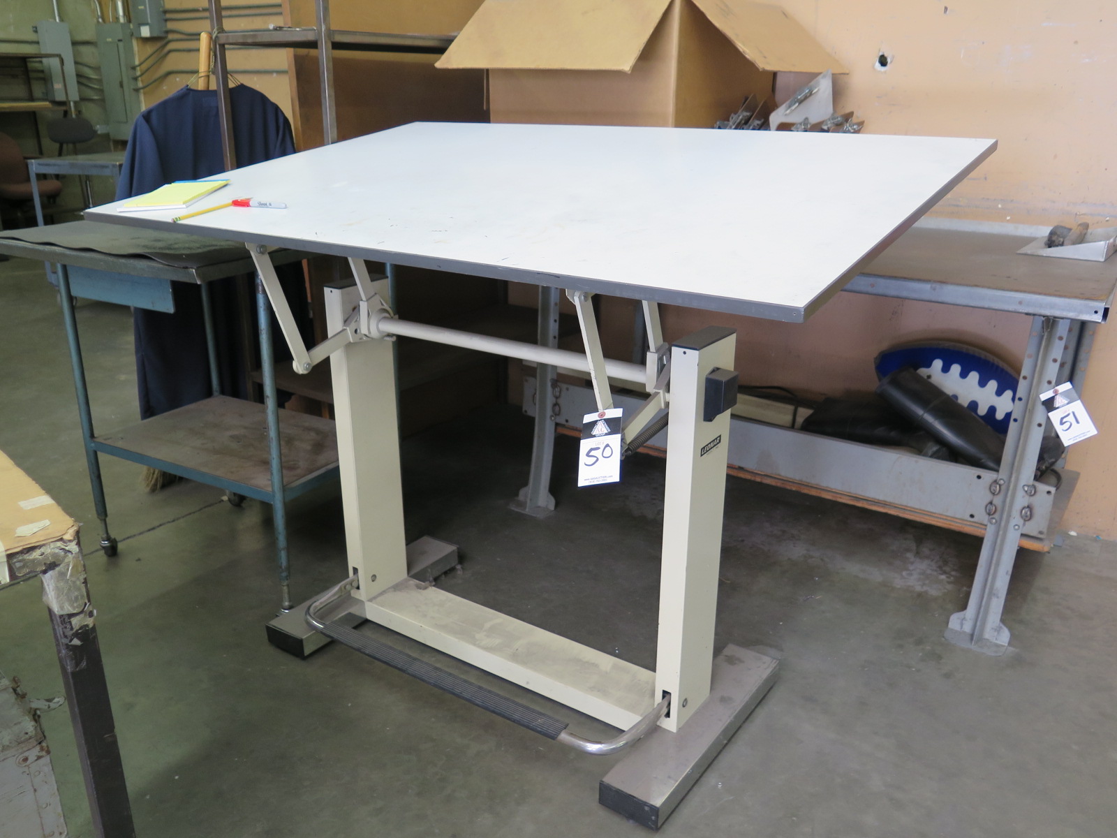 Leonar Drafting Table