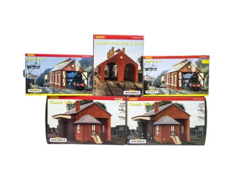 Hornby China 00 Gauge Skaledale Buildings and Accessories, boxed/packaged collection including, R8581 Double Road Engine Shed