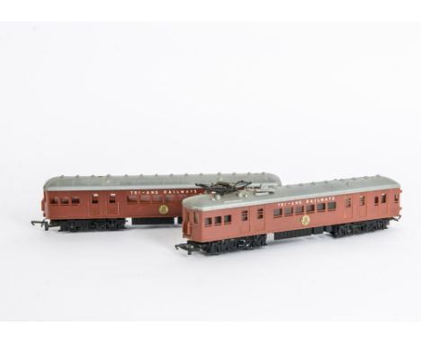 Tri-ang Australian built 00 Gauge Sydney Suburban 2-Car set, in darker shade of orange with small 'Tri-ang Railways' over six