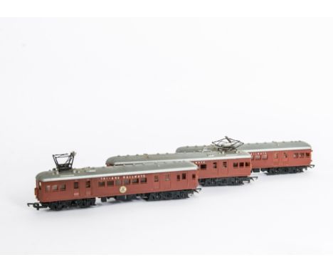 Tri-ang Australian built 00 Gauge Sydney Suburban 3-Car set, in darker shade of orange with small 'Tri-ang Railways' over six