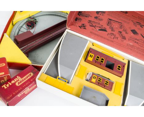 Tri-ang Railways 00 Gauge 'Victorian' Stations Sets and Accessories, R81 Station Set, R67 6-Station Steps all with BNE ads, R