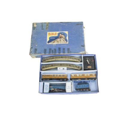 Hornby-Dublo 00 Gauge 3-Rail early Post-war  LNER Passenger Train Set, comprising LNER blue No 7 'Sir Nigel Gresley' Locomoti