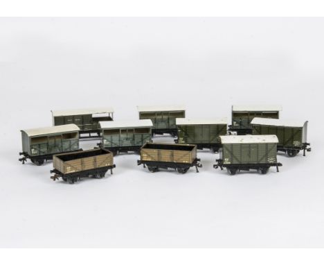Hornby-Dublo 00 Gauge 3-Rail Post-war GWR Wagons and Vans, comprising Cattle trucks (4), Vans (3), open trucks (2) and Guards
