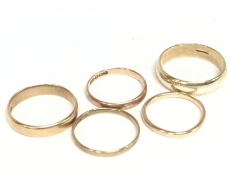 A collection of 9ct & 18ct gold band rings ranging from sizes R to W. Overall weight 13.7g. Postage category A