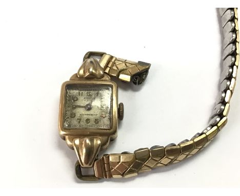 A vintage ladies 9ct gold watch. 17.9g Not seen working. Strap broken.