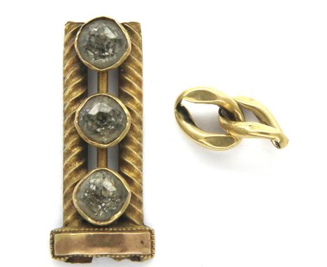 Scrap 9ct gold, combined 2.5g including stones. P&amp;P Group 1 (£14+VAT for the first lot and £1+VAT for subsequent lots) 