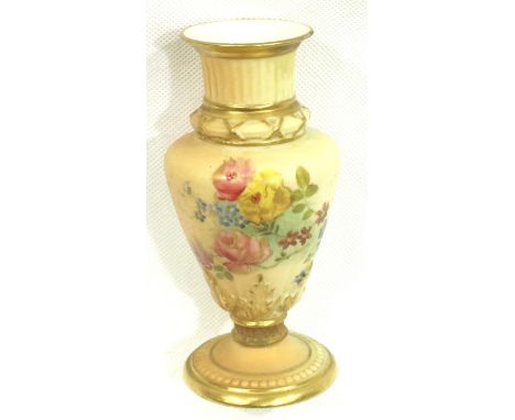 Small Royal Worcester hand painted vase with ivory and gilt decoration, reg no 230700, H: 80 mm. P&amp;P Group 1 (£14+VAT for