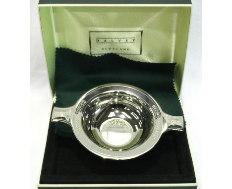 Scottish quaich by Dalvey, boxed, L: 16 cm. P&amp;P Group 2 (£18+VAT for the first lot and £3+VAT for subsequent lots) 