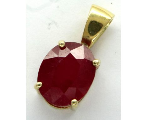 18ct gold and ruby pendant, L: 20 mm, 1.8g. P&amp;P Group 1 (£14+VAT for the first lot and £1+VAT for subsequent lots) 