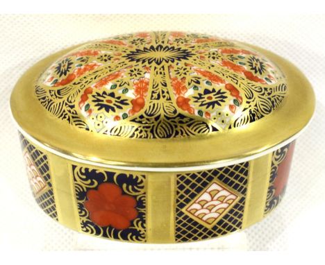 Royal Crown Derby old Imari lidded pot, L: 60 m. P&amp;P Group 1 (£14+VAT for the first lot and £1+VAT for subsequent lots) 