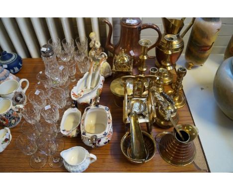 A small collection of assorted metalware to include brass carriage clock, copper water jug and cover etc
