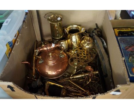A quantity of assorted metalware to include blow torch, miners lamp, copper kettle etc 
