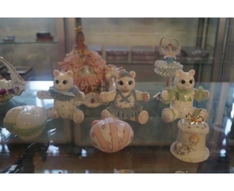 A mixed group of ceramic items to include three ceramic teddy bears, three trinket boxes, further figure and a capodimonte fi