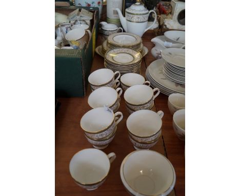 A good quality Minton Aracon tea and diner service 