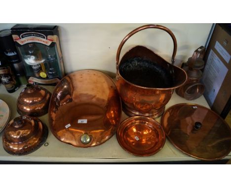 A mixed lot of assorted copper to include a railway lamp, warming pan, coal scuttle etc 