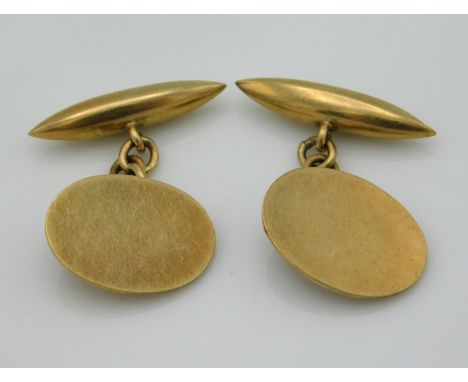 A pair of 9ct gold cufflinks, 6.1g, 15mm x 11mm