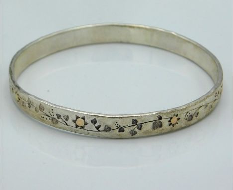 A silver bangle with organic decor with gold inlaid sunflowers, 68mm diameter, 30.4g