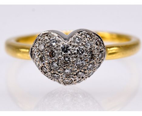 Ring mit ca. 30 Brillanten; zus. ca. 0;25 ct; 90- er Jahre.750/- Gelb- und Weißgold. Gesamtgewicht ca. 4;3 g. Ringmitte in pl