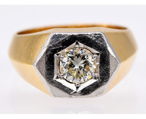 Solitärbandring mit Brillant ca. 0;60 ct; 60- er Jahre.750/- Gelbgold und Platin. Gesamtgewicht ca. 11;4 g. Sechsfach facetti
