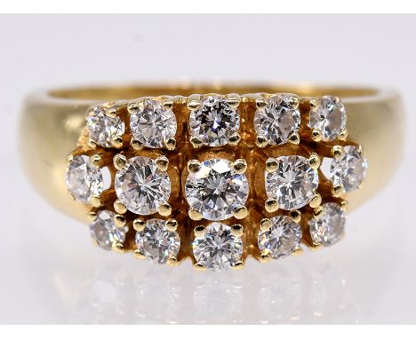 Ring mit 15 Brillanten; zus. ca. 0;9 ct; 80- er Jahre.585/- Gelbgold. Gesamtgewicht ca. 5;5 g. Stilisierte Bandringform. Mitt