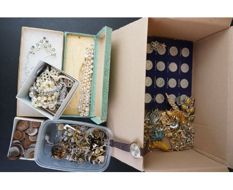 A collection of mainly vintage costume jewellery to include gold and silver examples together with a small quantity of pre de