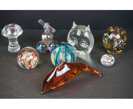 Collection of glass paperweights to include Mdina and Caithness examples 