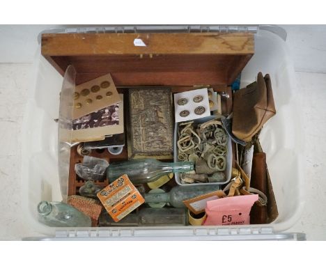 A box of mixed collectables to include British pre decimal coins, Military &amp; railway button, metal detecting finds, bottl