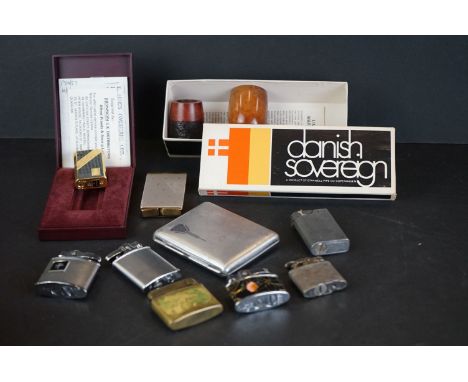 Mixed collectables to include a Stanwell Briar pipe, Gigi Italia army pipe, silver plated cigarette case, Ronson, etc 