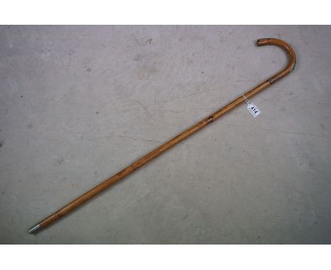 A late 19th century / early 20th century horse measuring walking stick, the curved handle with removable measure with scale i