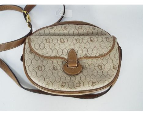 Dior - A beige/brown Christian Dior honeycomb women's shoulder bag and matching purse.