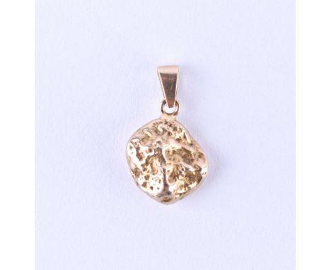 natürlicher Gold Nugget-AnhängerGG mind. 21 k, Anhängeröse GG 750/000, Maße: ca. 1,5 cm x 1,5 cm x 0,6 cm, Gesamtgewicht ca. 