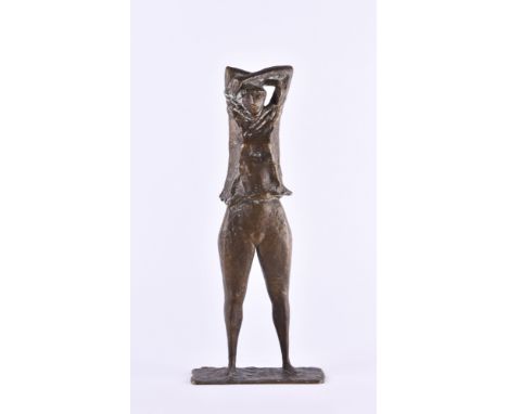 Ursula HANKE-FÖRSTER (1924-2013) attrib."Mädchen mit verschränkten Armen"Skulptur - Bronze, H: 42 cm,auf der Plinthe datiert 