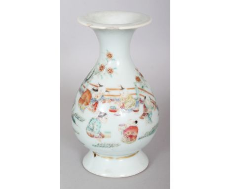 A FINE QUALITY CHINESE DAOGUANG PERIOD FAMILLE ROSE YUHUCHUNPING PORCELAIN VASE, painted with an unusual scene of a group of 