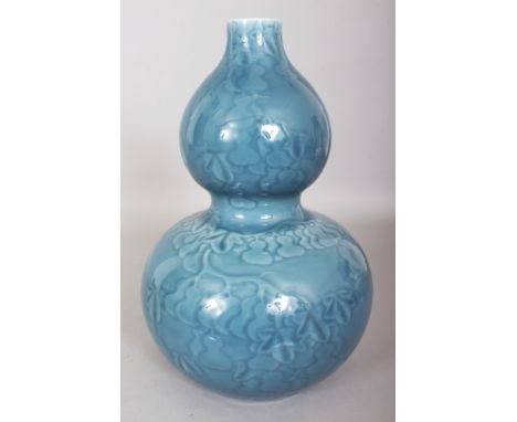 A CHINESE CLAIRE-DE-LUNE DOUBLE GOURD PORCELAIN VASE, with underglaze decoration of hanging gourds, the base with a Qianlong 