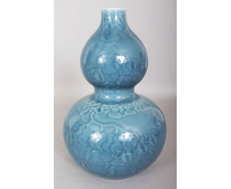 A CHINESE CLAIRE-DE-LUNE DOUBLE GOURD PORCELAIN VASE, with underglaze decoration of hanging gourds, the base with a Qianlong 