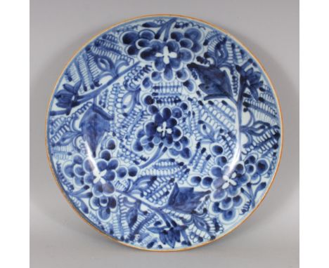 AN 18TH/19TH CENTURY CHINESE BLUE & WHITE PORCELAIN SAUCER DISH, the interior painted with stylised peony, the base with an u