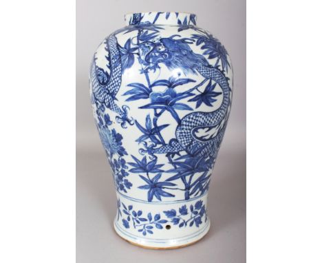 A 19TH CENTURY CHINESE BLUE & WHITE PORCELAIN DRAGON VASE, 13.25in high.