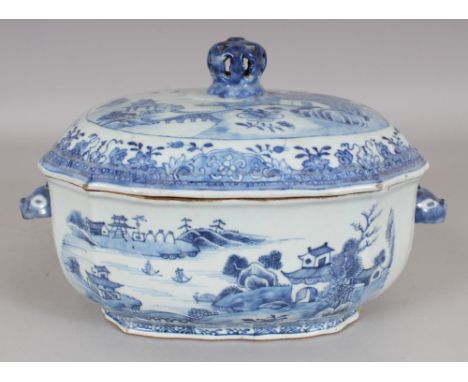 AN 18TH CENTURY CHINESE QIANLONG PERIOD BLUE & WHITE SHAPED PORCELAIN TUREEN & COVER, with a crown-form finial, the sides and