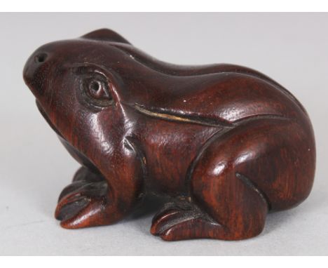A JAPANESE WOOD NETSUKE OF A FROG, 1.8in long.