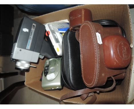 A selection of six cameras, a Mastra V35, an Olympus AF-1, a Kodak Euro 35 colors, a Nexia 20 auto, a Polaroid and a Pacemake